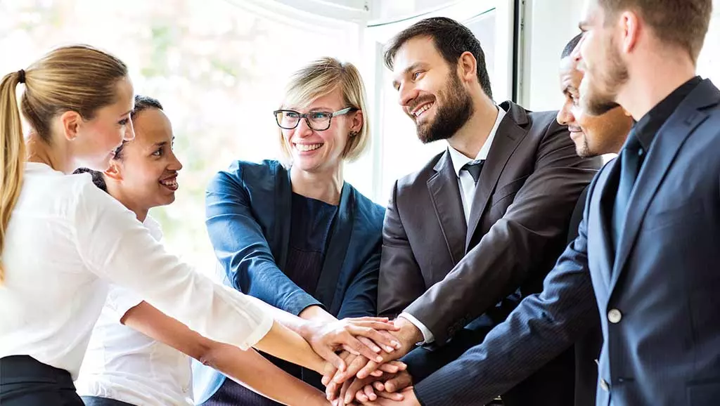 Unser internes sowie externes Personal ist aufgrund seiner hohen Kompetenz und Eigenmotivation die wesentliche Ressource für die Qualität unserer Weiterbildungsangebote, Bildungsmaßnahmen und personellen Dienstleistungen. Durch eine sorgfältige Personalauswahl und gezielter interner Personalentwicklung gewährleisten wir die von unseren Kunden verlangten Kompetenzen unseres Personals.