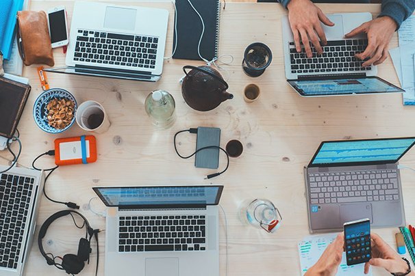 BildungsWerkStatt Workshopsituation mit Laptops